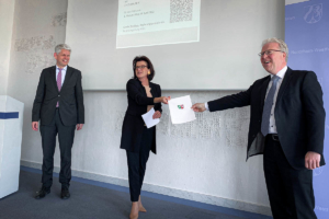 Übergabe des Förderbescheides für den Brainergy Park Jülich mit Dammermann, Walsken, Hoffschmidt (vlnr.) | Foto: Büro Patricia Peill