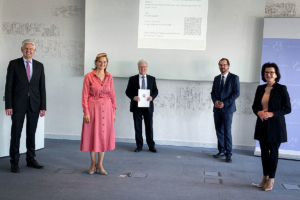 Übergabe des Förderbescheides für den Brainergy Park Jülich mit Dammermann, Peill, Hoffschmidt, Drewes, Walsken (vlnr.) | Foto: Büro Patricia Peill