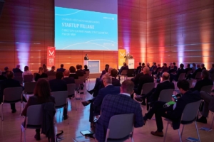 Übergabe des Zuwendungsbescheids für das StartUp Village im Brainergy Park Jülich, Personen auf dem Gruppenfoto (v.l.n.r.): Wolfgang Spelthahn, Frank Drewes, Frank Rombey, Axel Fuchs, Christoph Dammermann, Jürgen Frantzen, Bernhard Hoffschmidt. Foto: Dieter Jacobi