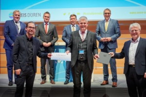 Übergabe des Zuwendungsbescheids für das StartUp Village im Brainergy Park Jülich, Personen auf dem Gruppenfoto (v.l.n.r.): Wolfgang Spelthahn, Frank Drewes, Frank Rombey, Axel Fuchs, Christoph Dammermann, Jürgen Frantzen, Bernhard Hoffschmidt. Foto: Dieter Jacobi