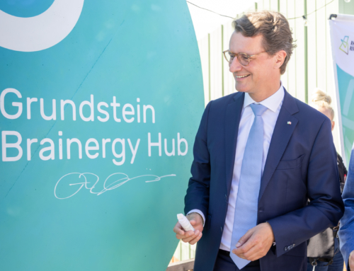 Ministerpräsident Wüst legt Grundstein für innovatives Gründerzentrum im Brainergy Park Jülich