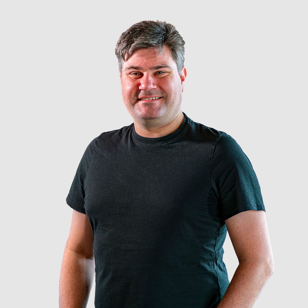 DENNIS DEUTSCHKÄMER